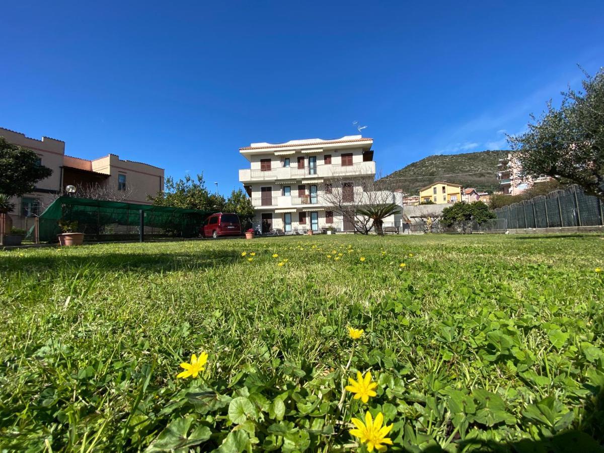 I Fiori Di Pietra Aparthotel Pietra Ligure Exterior photo