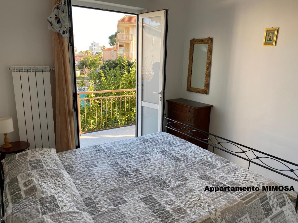I Fiori Di Pietra Aparthotel Pietra Ligure Exterior photo