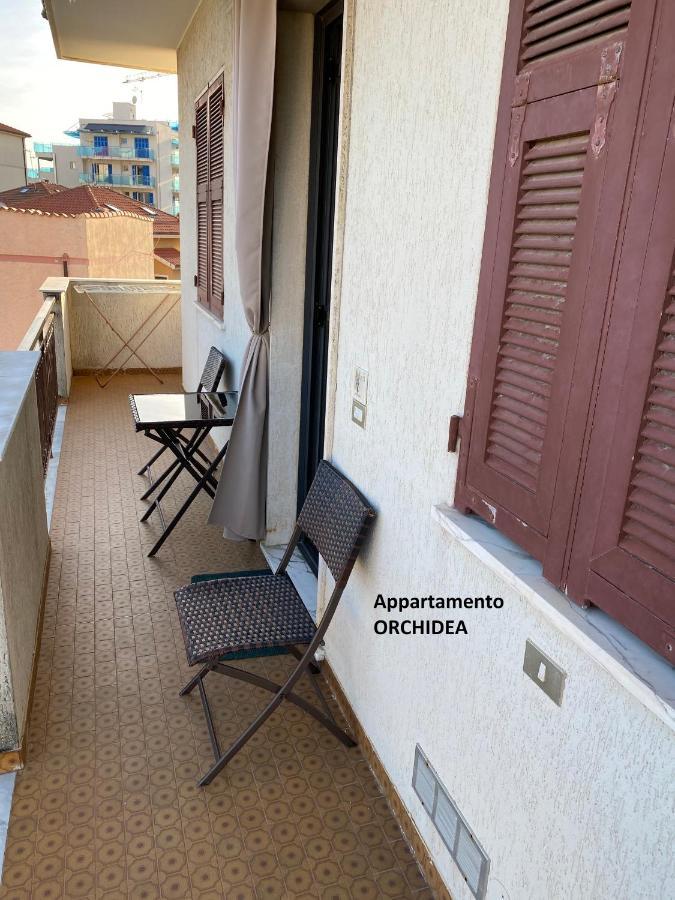 I Fiori Di Pietra Aparthotel Pietra Ligure Exterior photo